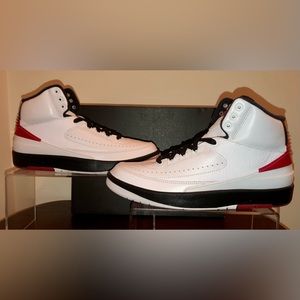 AIR JORDAN 2 RETRO “CHICAGO” BRAND NEW GRADE SCHOOL SIZE 7Y